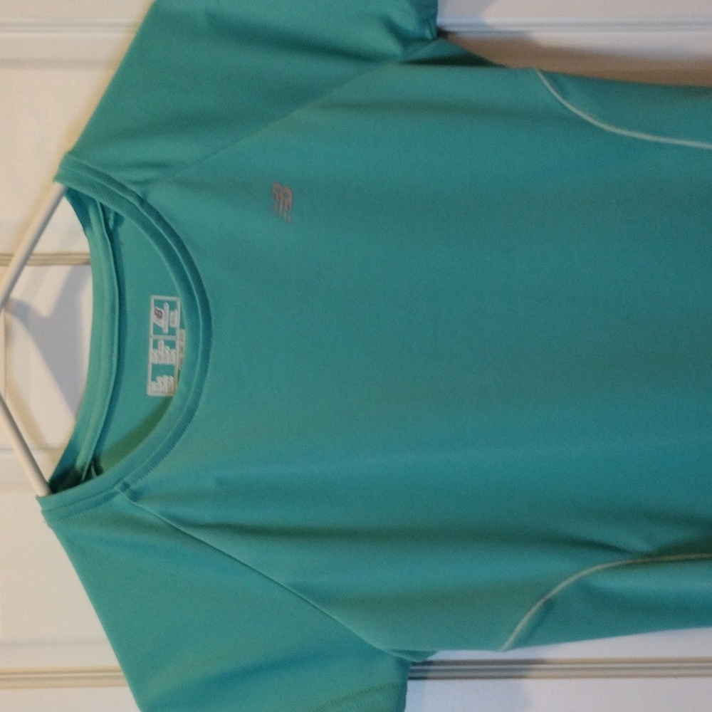New Balance t-shirt. - Picture 4 of 14